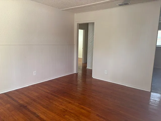 3 bed, 984 sqft, $1,900 — Photo 4