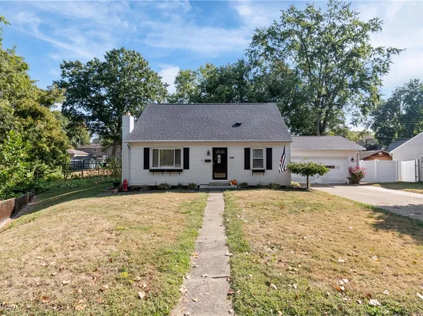 1319 N Walnut St, Dover, OH 44622