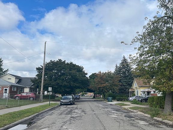 4th image of 2960 Chandler Ave