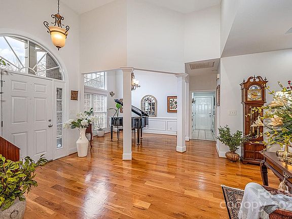 4th image of 176 Patternote Rd