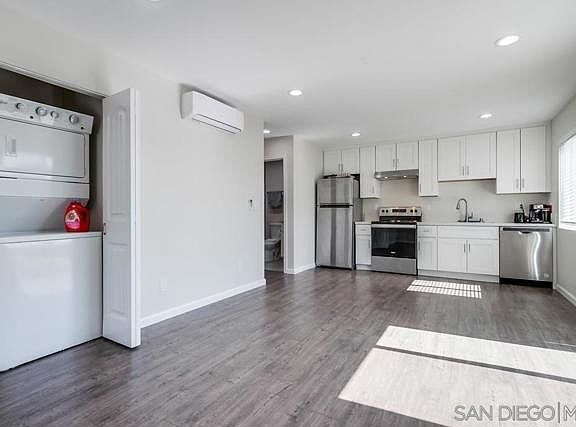 5th image of 1352 Rock Hill Pl