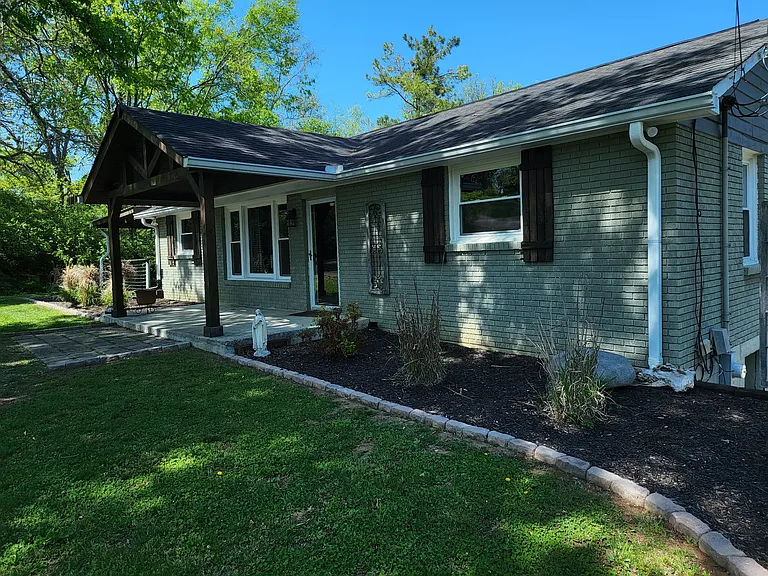 304 Dorr Dr — Photo 1