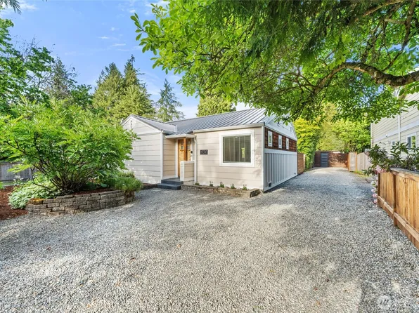 10720 Phinney Avenue N, Seattle, WA 98133