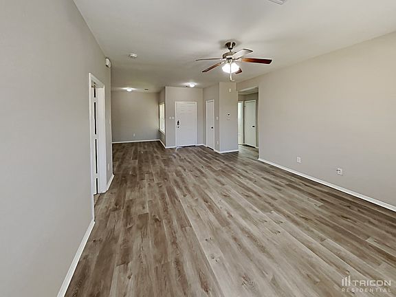 3rd image of 7906 W Red Oak Ln