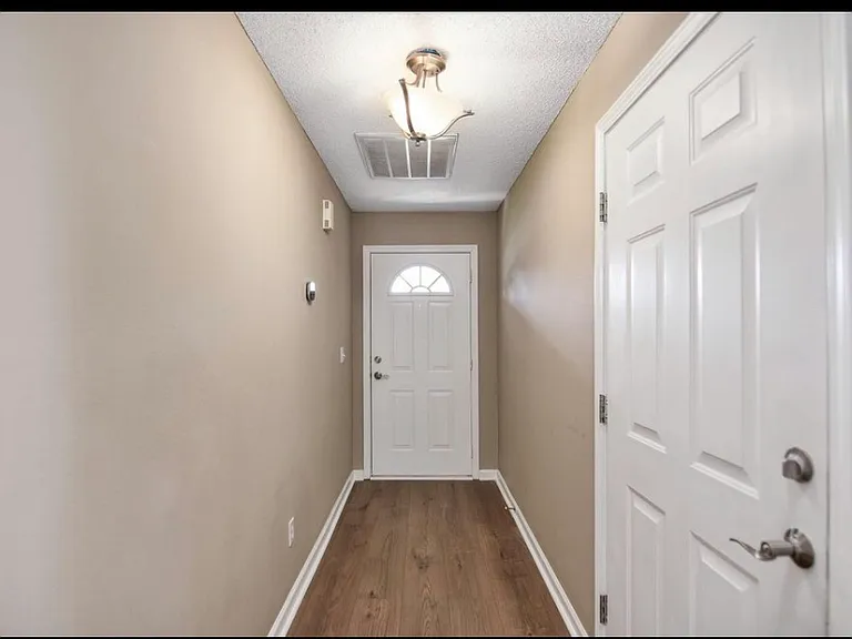 8 Sweetland Ct — Photo 6