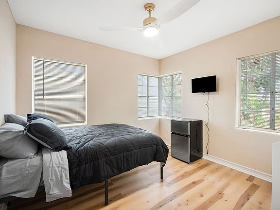 3rd image of 4449 San Jose Blvd Room 3