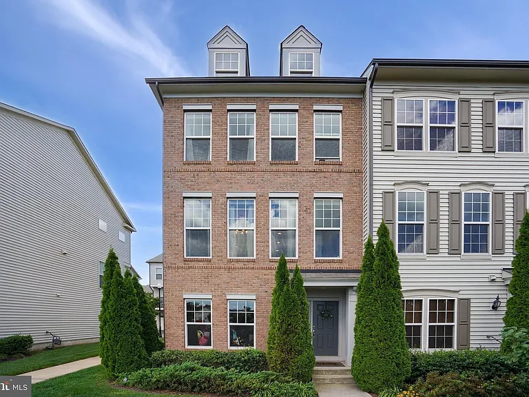 8944 Dahlgren Ridge Rd — Photo 1