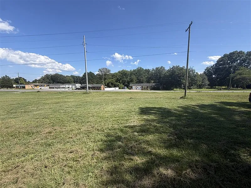 3 bed, 1.0 bath, 1250 sqft, $1,500 — Photo 4