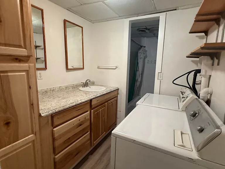 402 W Mercury St — Photo 11
