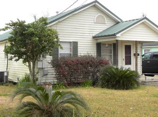 412 S 5th St, Nederland, TX 77627