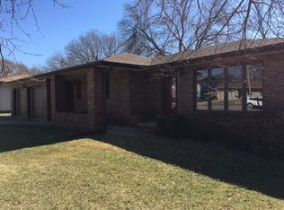 905 W 11th St, Yankton, SD 57078