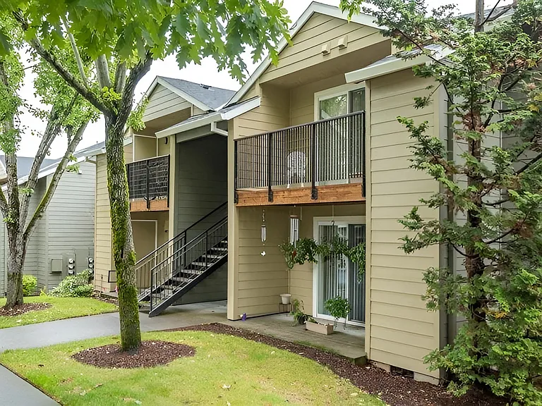 Carriage House Apartments — Photo 10