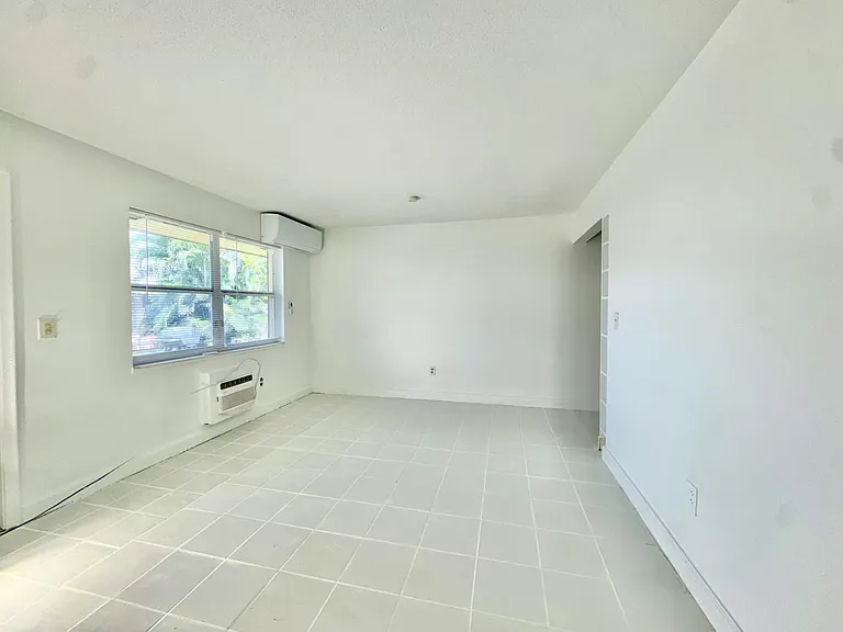 411 SE 23rd Ave #B — Photo 3