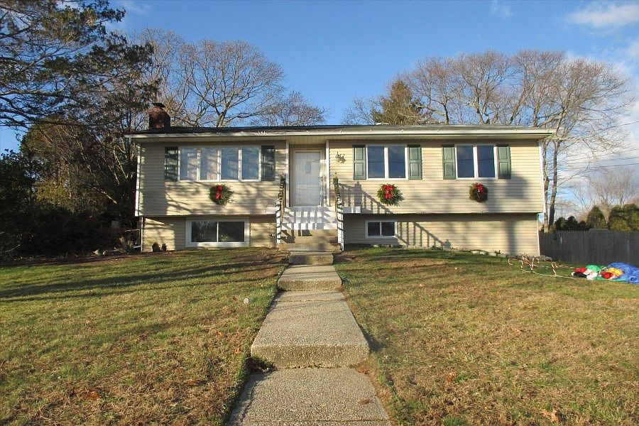 1st image of 14 Nadine Ln