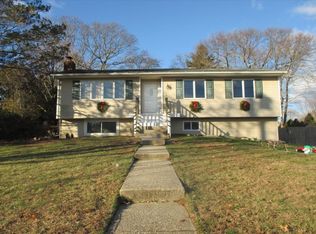 14 Nadine Ln, Port Jefferson Station, NY 11776