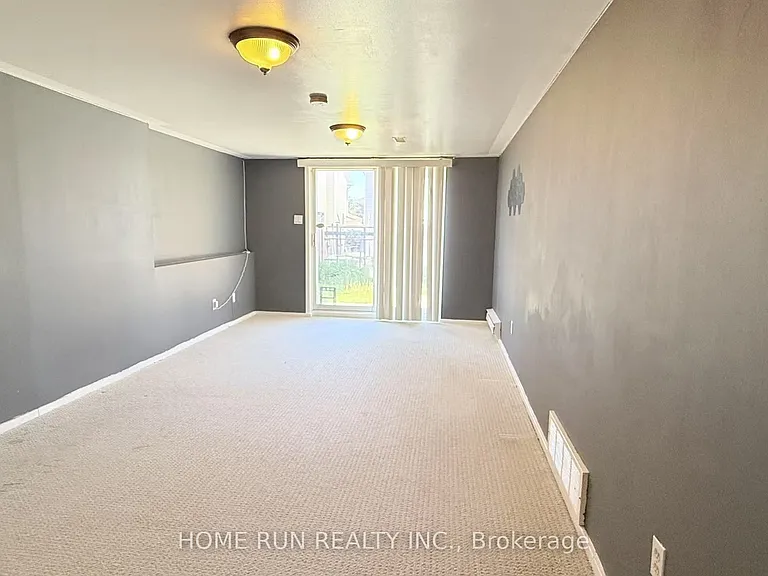 2067 Legrand Cres — Photo 25