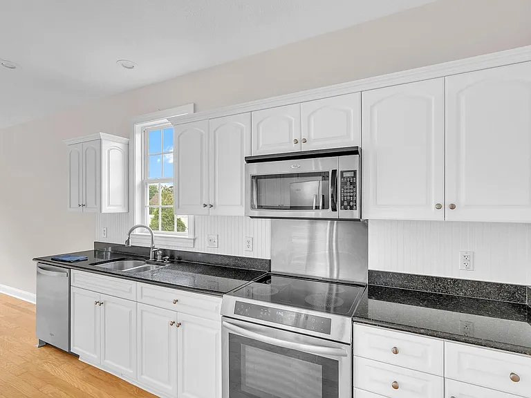 210 Raven Ridge Ct — Photo 14