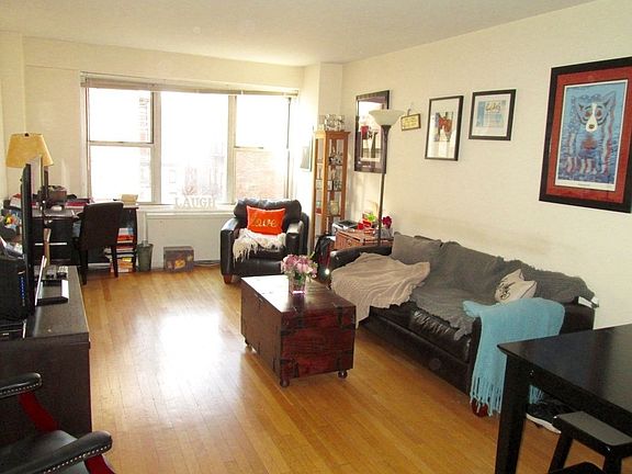 2nd image of 33 Greenwich Ave APT 6M
