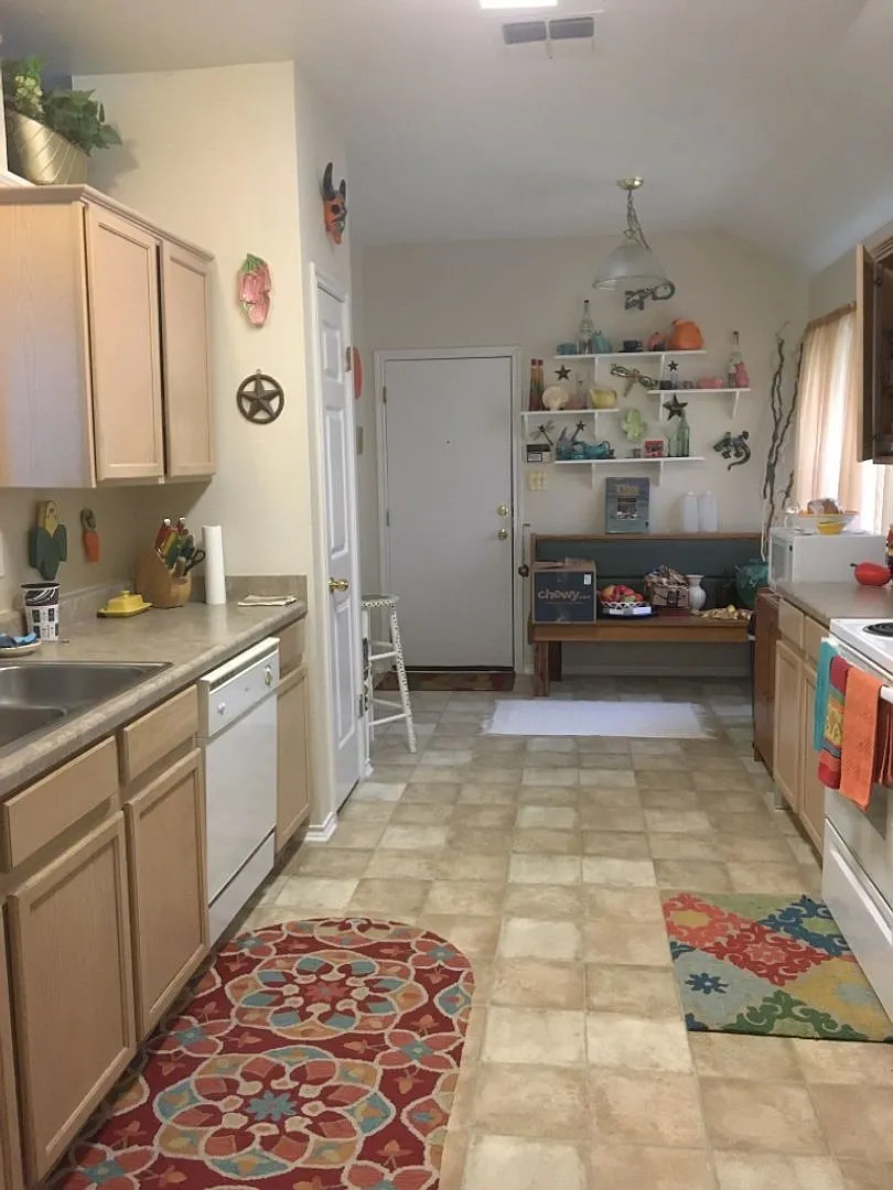 Welcome home to 2805 Berry Way! — Photo 3
