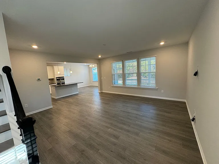 2422 Greshford Ln — Photo 10