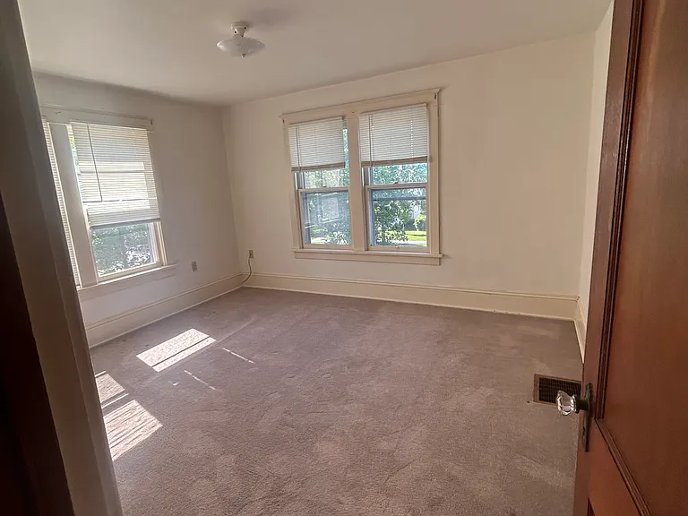 563 Lincoln Ave — Photo 3