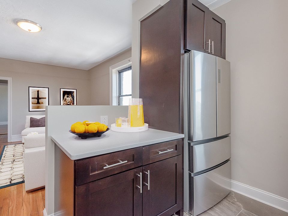 1st image of 25-98 36th St #4J