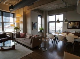 933 W Van Buren St