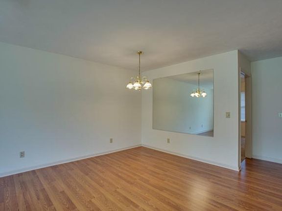 3rd image of 1069 Robinhood Ct