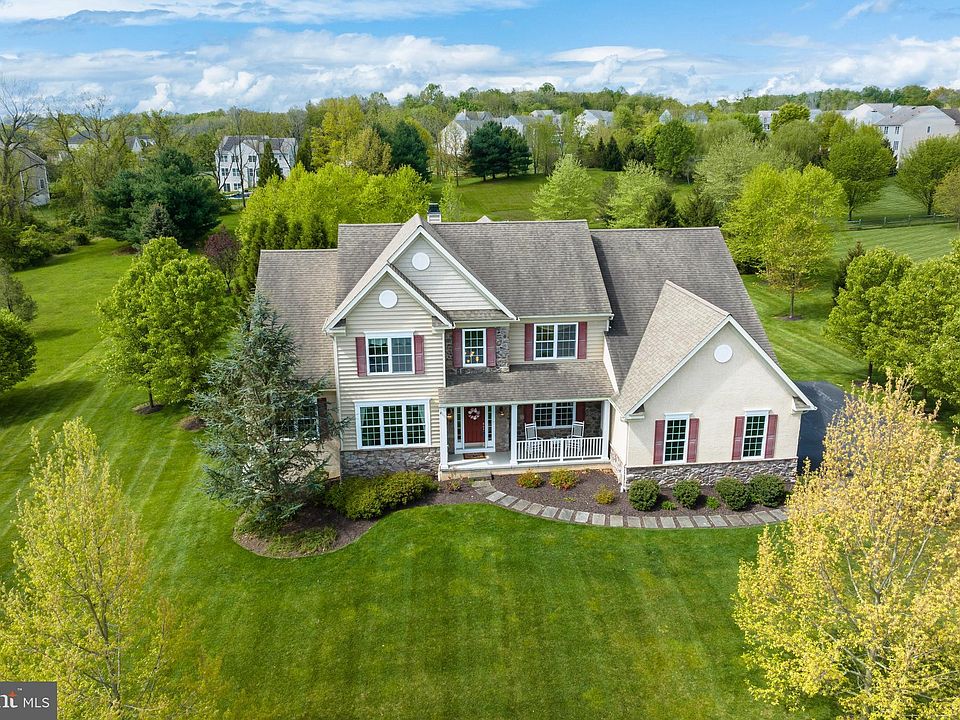 1st image of 70 Emma Ct