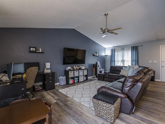 3rd image of 6633 Elderberry Ct