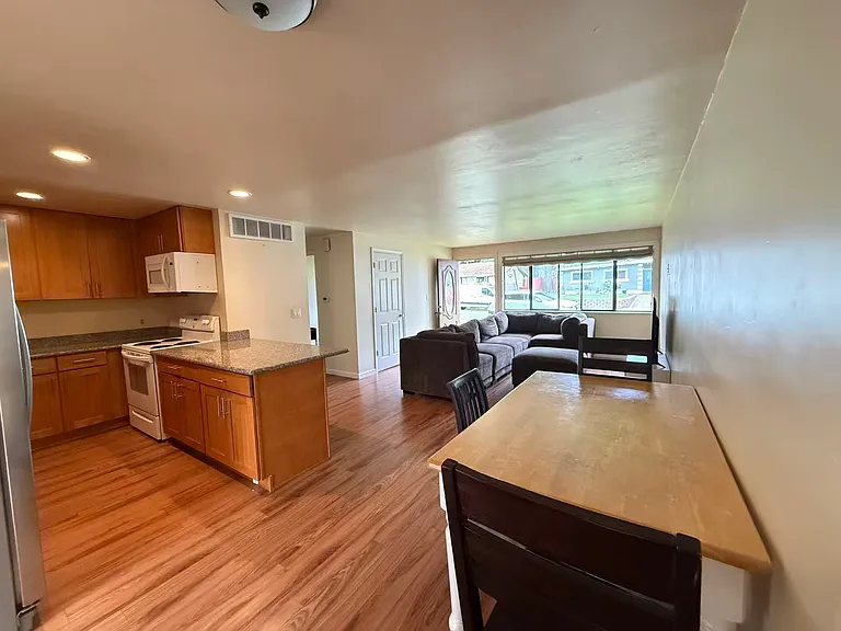 834 165th Ave NE — Photo 5