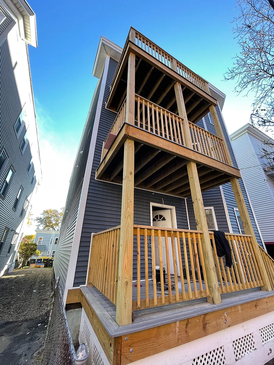 Building Photo - 17 Harold St #2