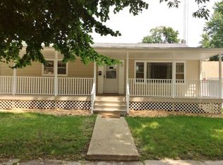 713 W Adams St, Heyworth, IL 61727