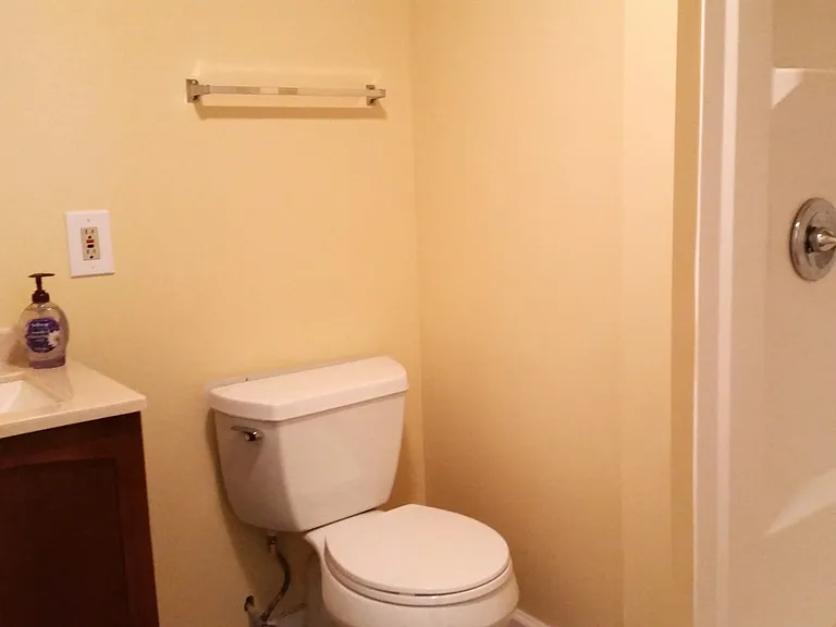 209 E 33rd St #1B — Photo 4