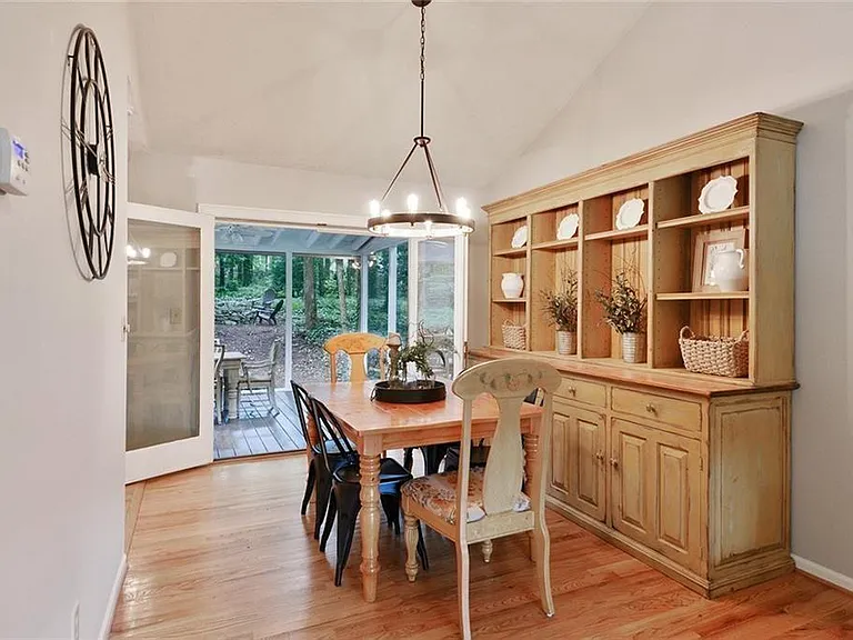 130 Cains Cove Dr — Photo 8