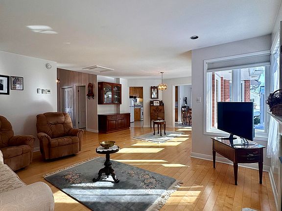 3rd image of 33 Ritcey Ct