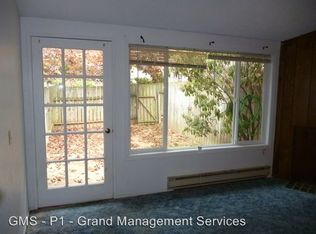 3926 Edgewood Dr APT C, North Bend, OR