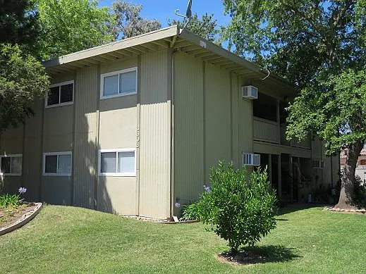 2 bed, 800 sqft, $1,450 — Photo 2
