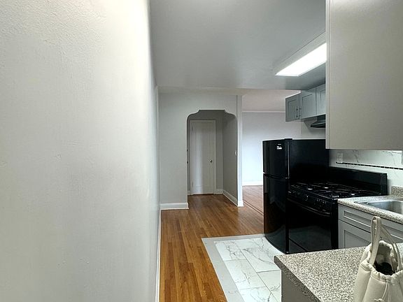 3rd image of 303 Webster Ave APT 5D