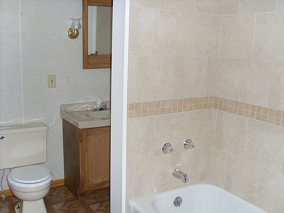 3rd image of 415 N 1st St