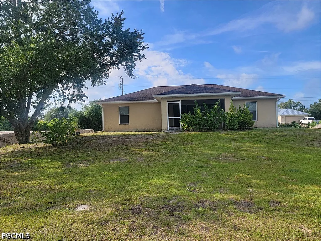 3 bed, 2.0 bath, 1272 sqft, $1,745 — Photo 3