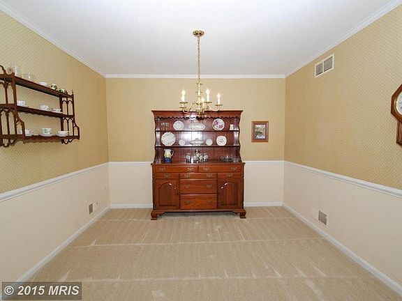 5th image of 99 Stratford Dr