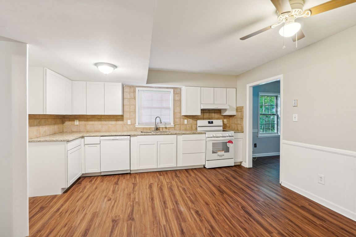 Woodfield Dr-2904-011.jpg