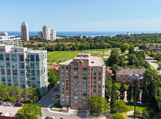 190 Manitoba St #706, Toronto, ON M8Y 3Y8
