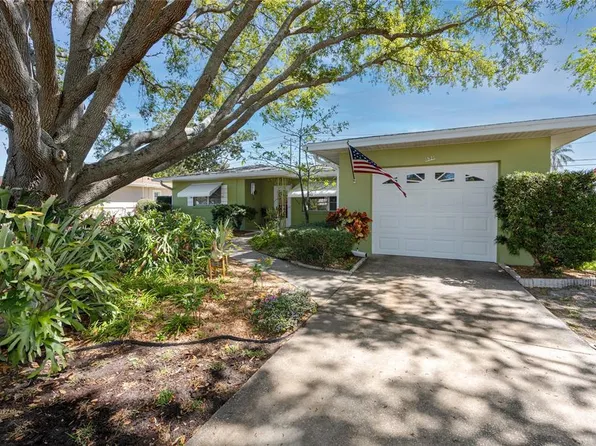 1521 San Helen Dr, Dunedin, FL 34698