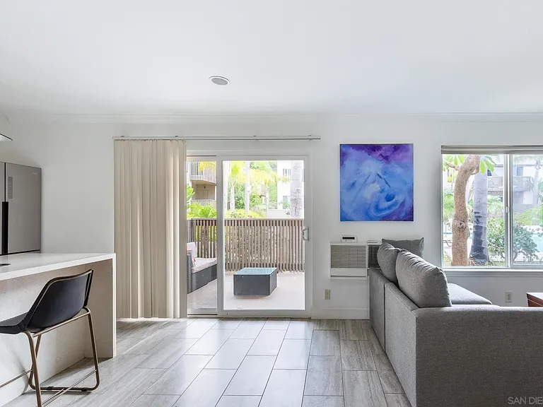 8529 Villa La Jolla Dr #E — Photo 9