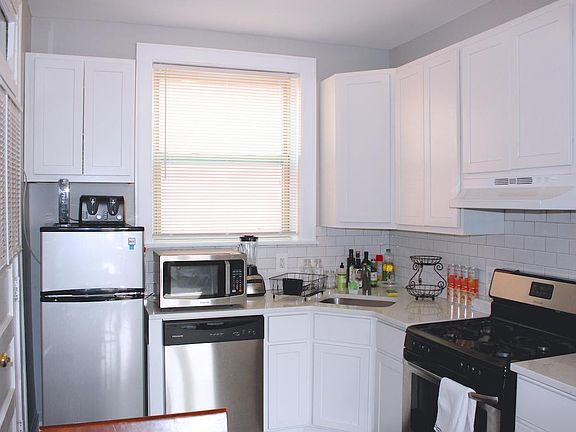 4th image of 1028 Washington Blvd APT 3B
