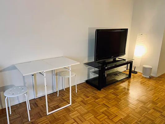 Rented by R New York | media 14