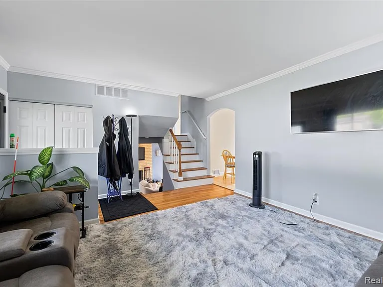 676 Sheffield Rd — Photo 5
