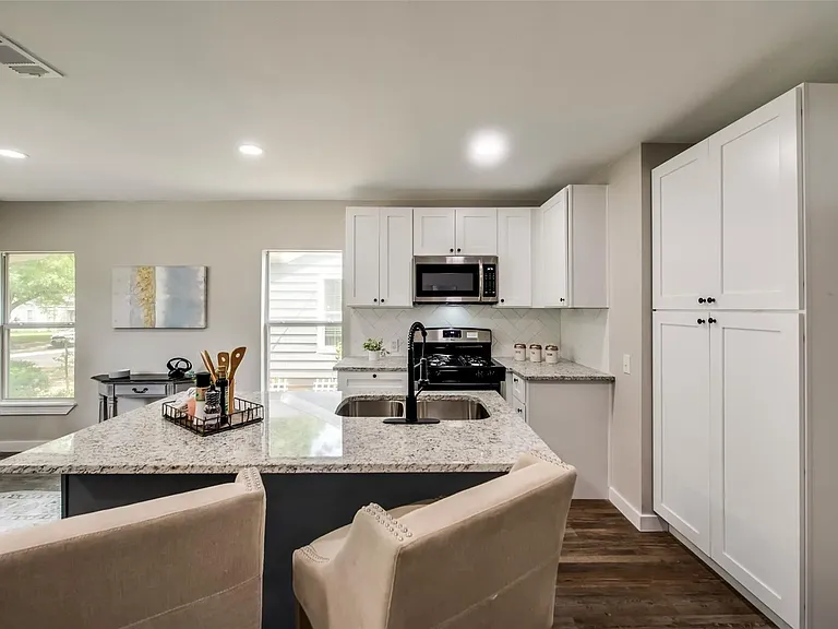 2617 Ryan Ave — Photo 6